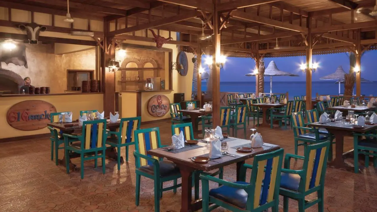 الفندق جفتون أزور بيتش - الغردقة